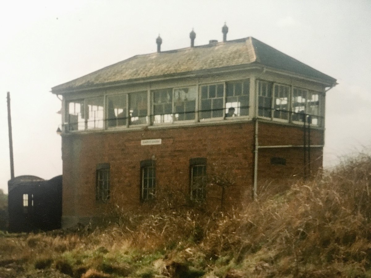 PJSRail's tweet image. #ThrowbackThursday &amp;amp; I find myself at Bradford Jn #signalbox #BR #Signals I was  heading to Westbury for a engineering plng mtg &amp;amp; called in before the signal box closed that week (March 1990) Note its immaculate state notwithstanding imminent closure @RailwayMagazine @Marshrail