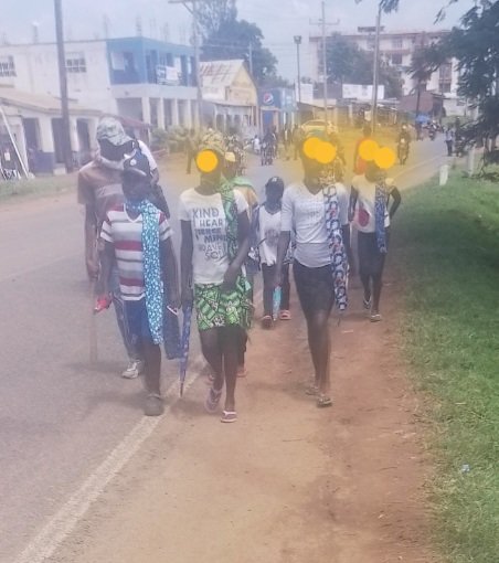 OMSJIC_044's tweet photo. #fgminMIGORI
#StopKuriaMassFGM
#StopDec2024FGM
FGm is currently going in migori,several girls are being cut daily ,Walk/drive to any street in kuria,girls are being displayed in broad day light
@TunawezaEmpower
@C_NyaKundiH 
@MusaliaMudavadi 
@UririSJC
@UhaiWetu 
@NPSOfficial_KE https://t.co/4M3tmVe34i