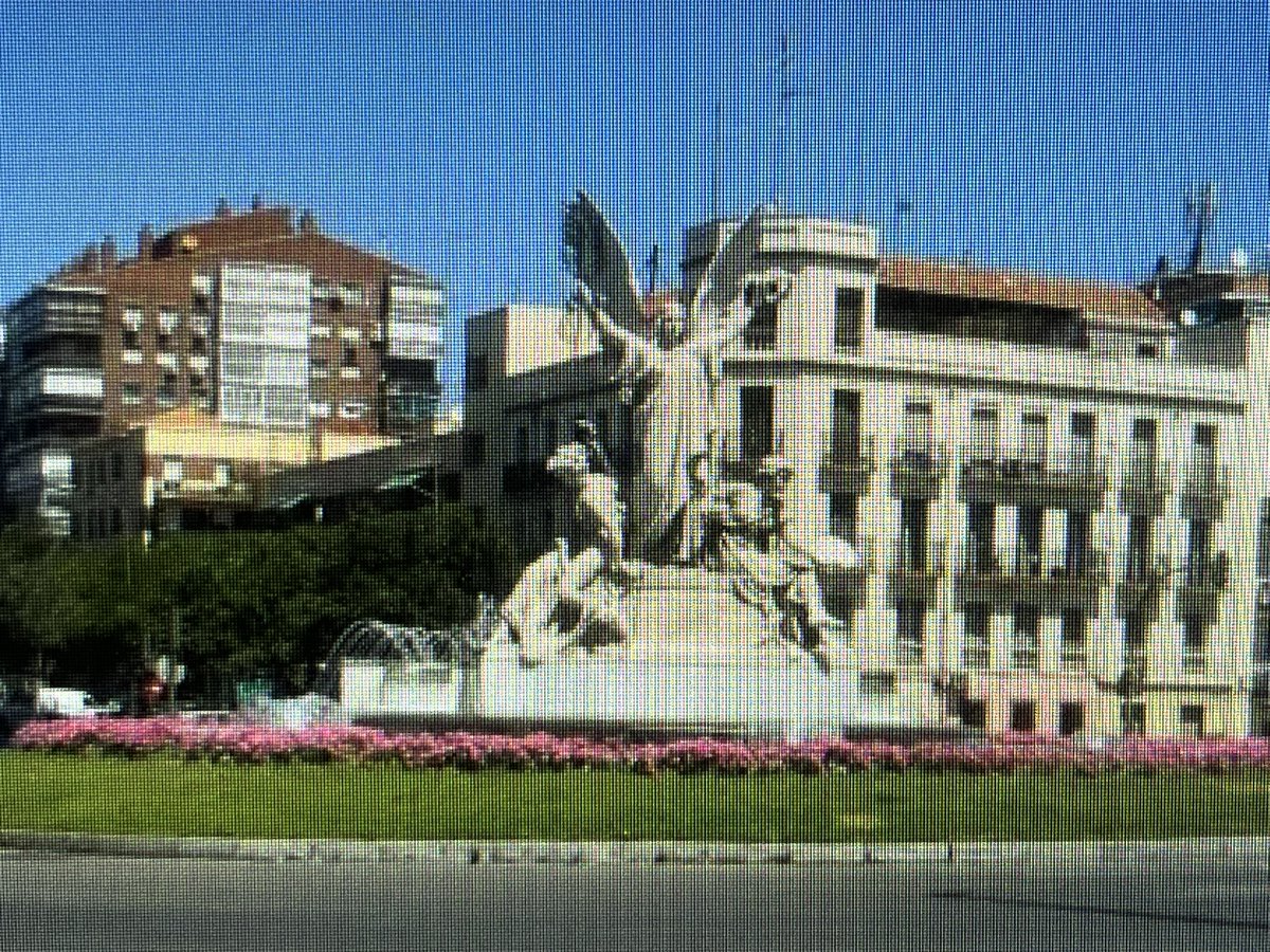 CarmenC74's tweet photo. La fuente en Gta. de Cádiz seguirá sin arreglar, sucia y en estado lamentable: según los técnicos de @MADRID es inviable su acondicionamiento. Hace años la fuente funcionaba, tenía flores y verde natural @jmd_usera @AVVBarrioMosca @psoe_usera @AhoraUsera @MasUsera @InfoUsera https://t.co/riBukWUnRZ