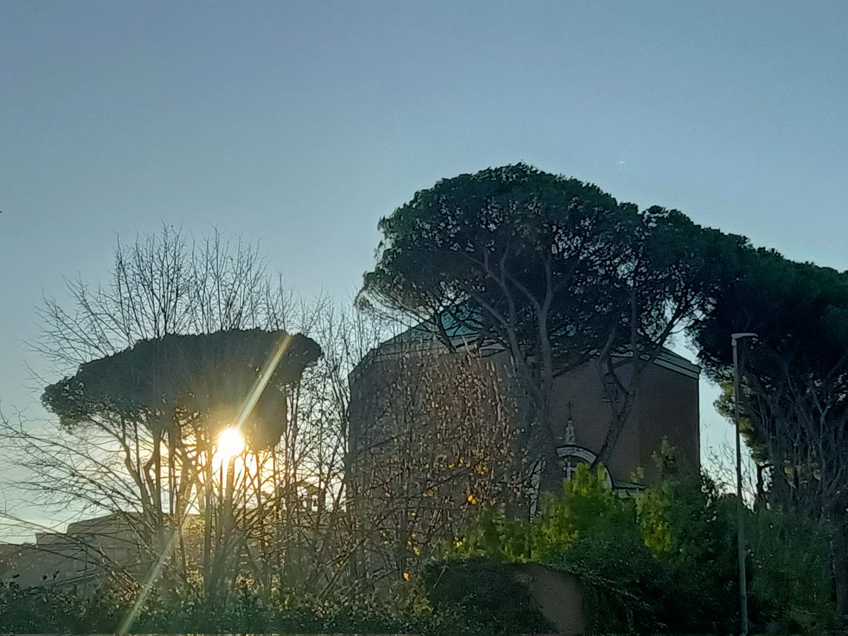 ParenteLorella's tweet photo. "Parla con tutto l'universo, poiché tutto ha potenza di parola nell'amore" (Ch. Bobin). https://t.co/SmVpWPA1Sw