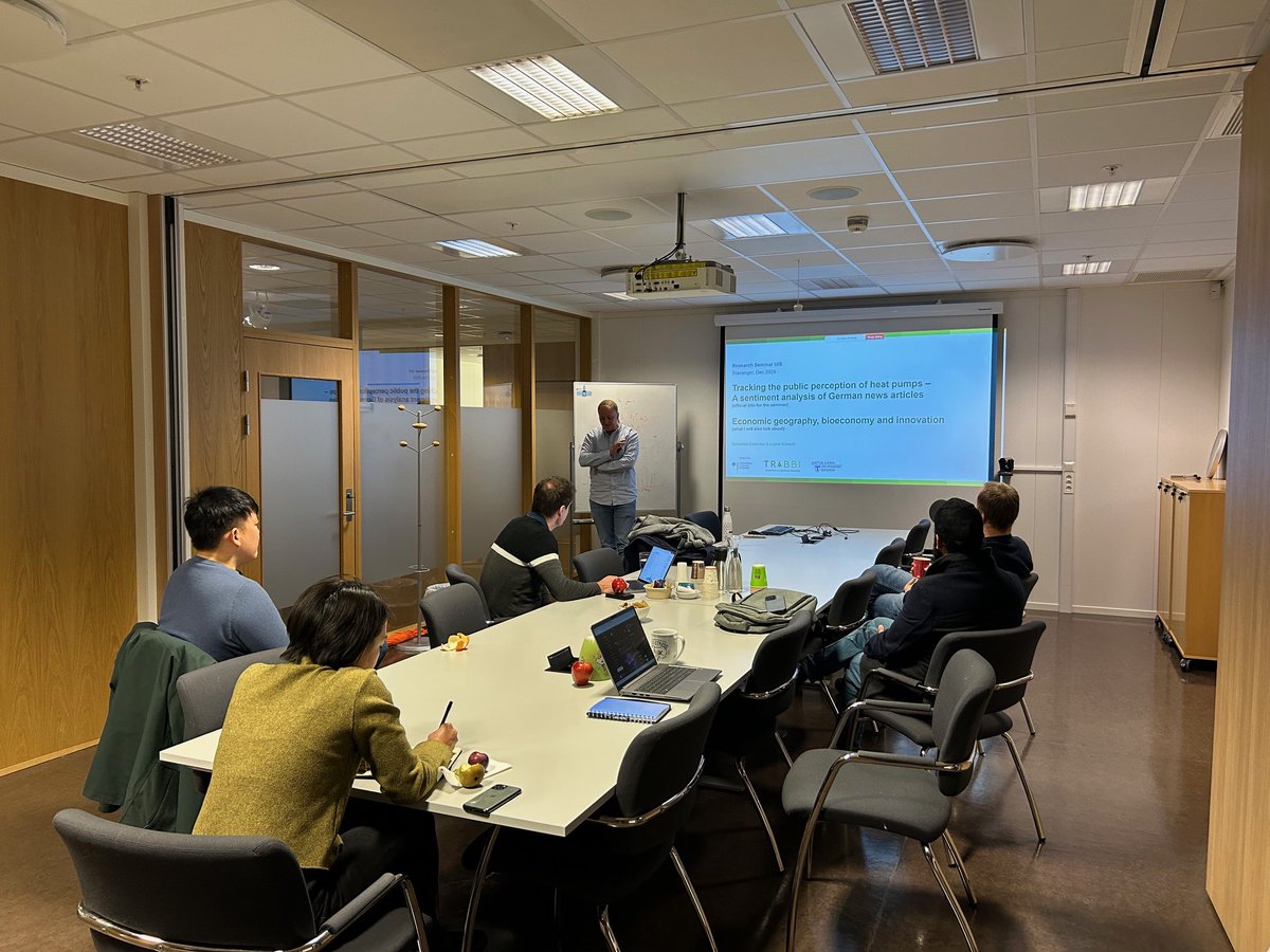 Special day today with even two presentations at the Center for Innovation Research, first one being "Tracking the public perception of heat pumps - A sentiment analysis of German news articles" by Sebastian Losacker