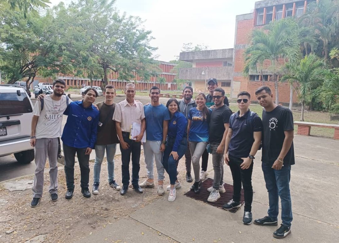 #5Dic| Mi reconocimiento para  hombres y mujeres que a pesar de las vicisitudes siguen cumpliendo con la labor de formar nuevos profesionales que contribuyan para un mejor futuro de nuestro país. ¡Feliz día profesor universitario! 
#UdoMonagas #profesorauniversitaria