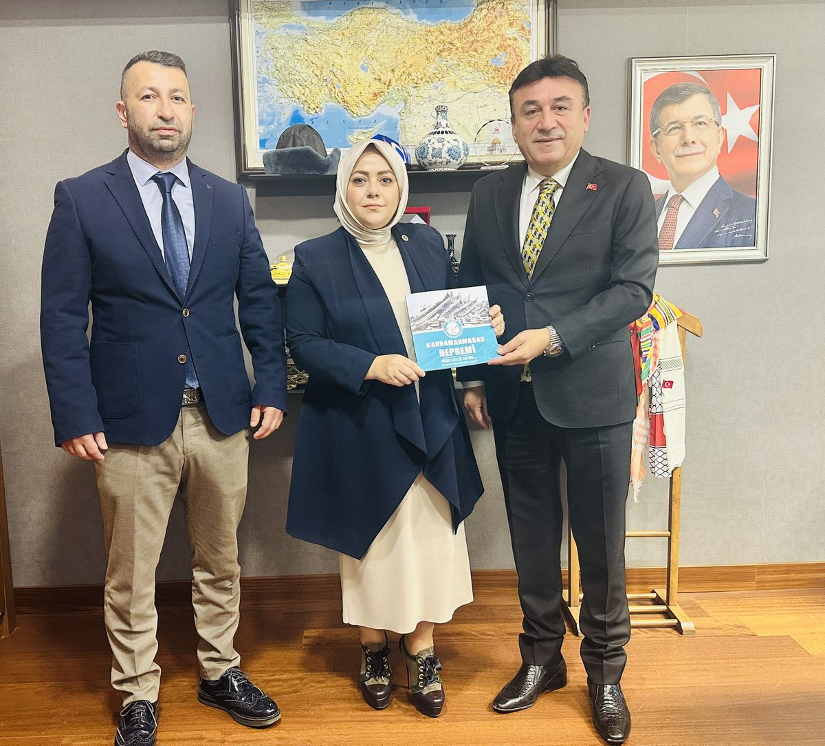 SemaSilkin's tweet photo. Şahsımın kuvvetli itirazına rağmen “kendisini denetleyecek yapı denetim firmasını kendisinin seçmesini” sağlayan yasa meclisten geçti. 

Yapı Denetim ve Deprem Mühendisliği Derneği Genel Başkanı Nazmi Şahin ziyaretime gelerek verilerle konunun deprem açısından önemi yeniden anlattı. 

Bu yanlıştan dönülmesi için konuyu dile getirmeye devam edeceğim.