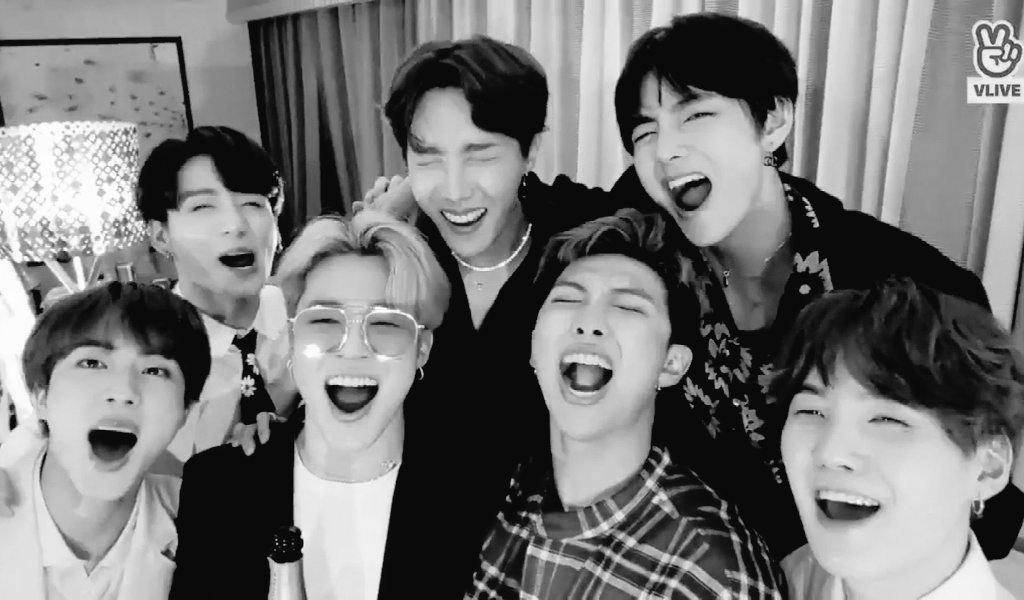 winnttaebear's tweet photo. i love you forever https://t.co/P4xsX30Khs