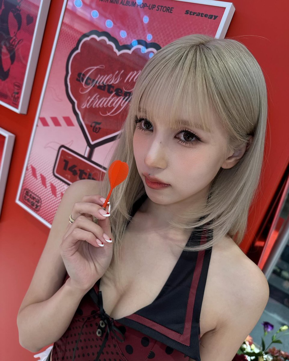 godmitzu's tweet photo. MINA OMG https://t.co/4wsxePEUcE