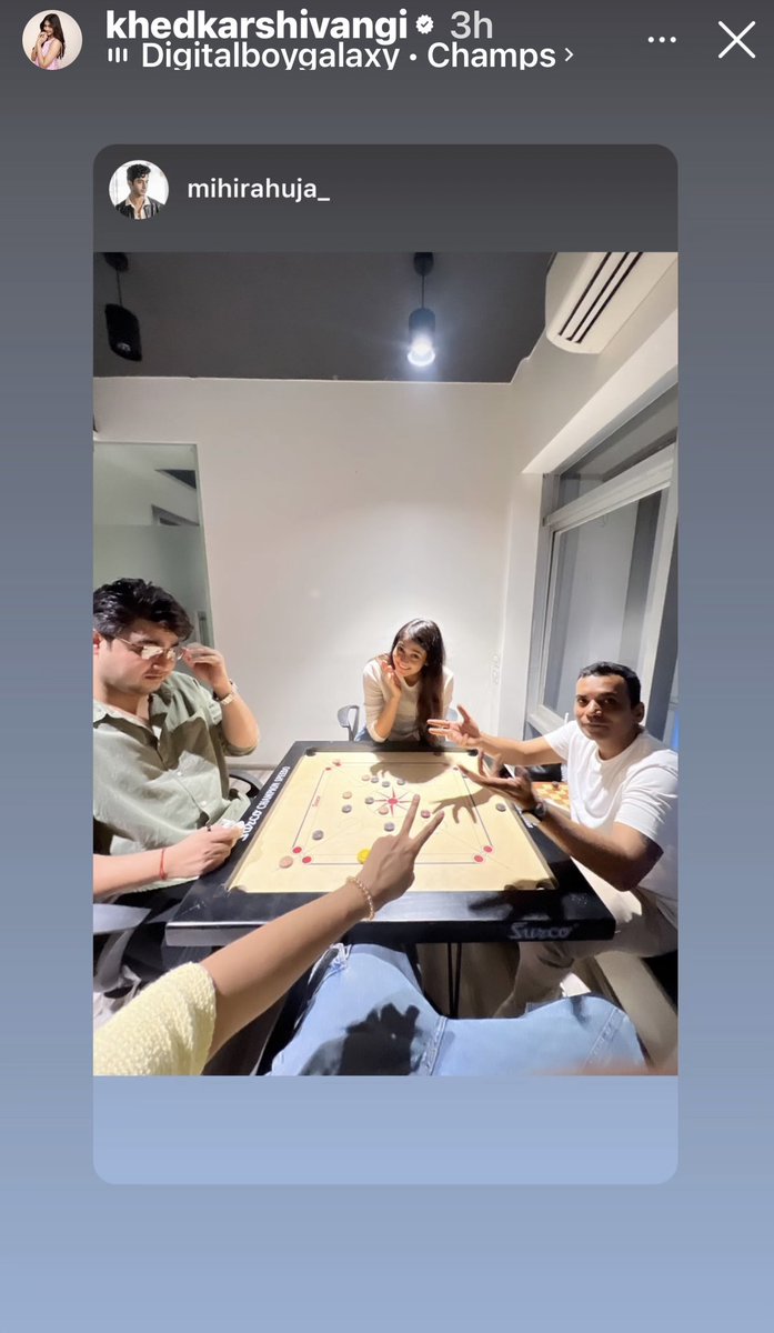 central_truth_'s tweet photo. @saiketanrao @KhedkarShivangi calls her pizzawala boyfriend when Sai is not at home🤭
when Sai is at home she runs away from him to other guys🤭🤭 @saiketanrao giving old content to stupid #SaiShi fans for damage control so they are diverted from her cheating😂😂 #SaiKetanRao #ShivangiKhedkar https://t.co/GNsa9MiiAA