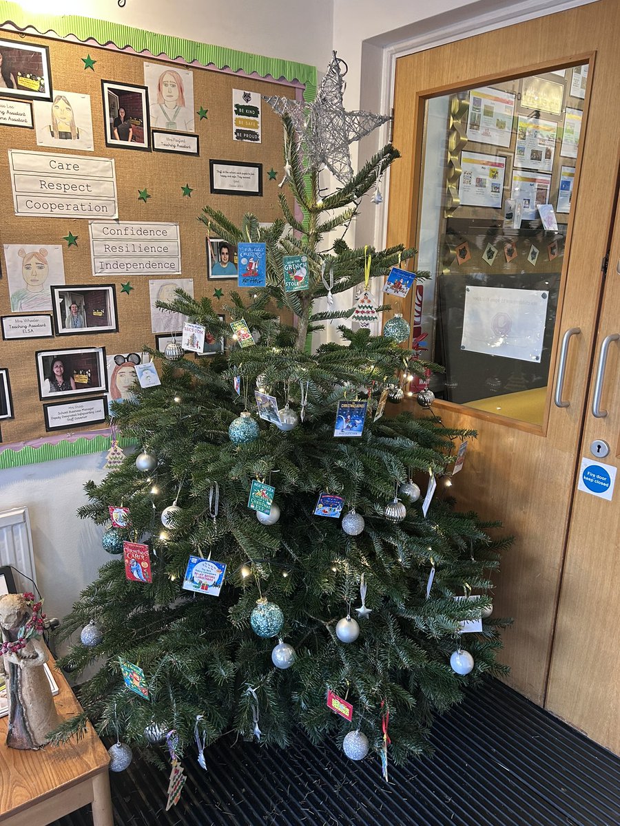 🎄It’s beginning to look a lot like Christmas at Beenham Primary School.🎄

Thank you so much to the Rogers family for donating such a beautiful tree.