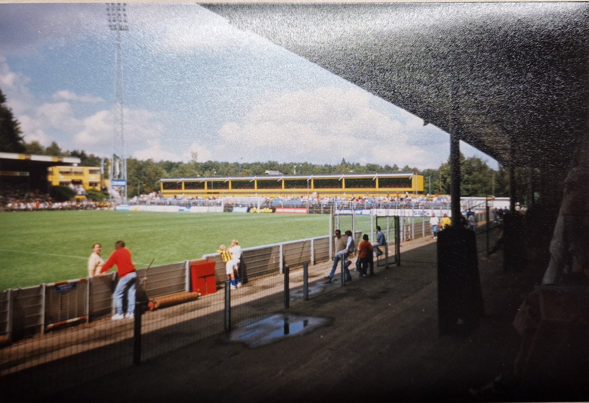 Open Dag van 1997 (1)

Foto door: <a href="/MartijnReusken/">Martijn Reusken</a> 🟡⚫️👋

Heb jij nou ook mooie plaatjes van onze tijd op Monnikenhuize? DM mij dan even.

Samen brengen we oude tijden tot leven