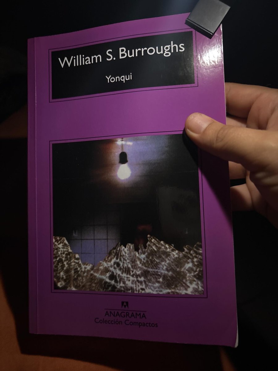 sky_lupi's tweet photo. Nunca podré dejar de leer a Burroughs..
Good night! https://t.co/RILNtyVLG3