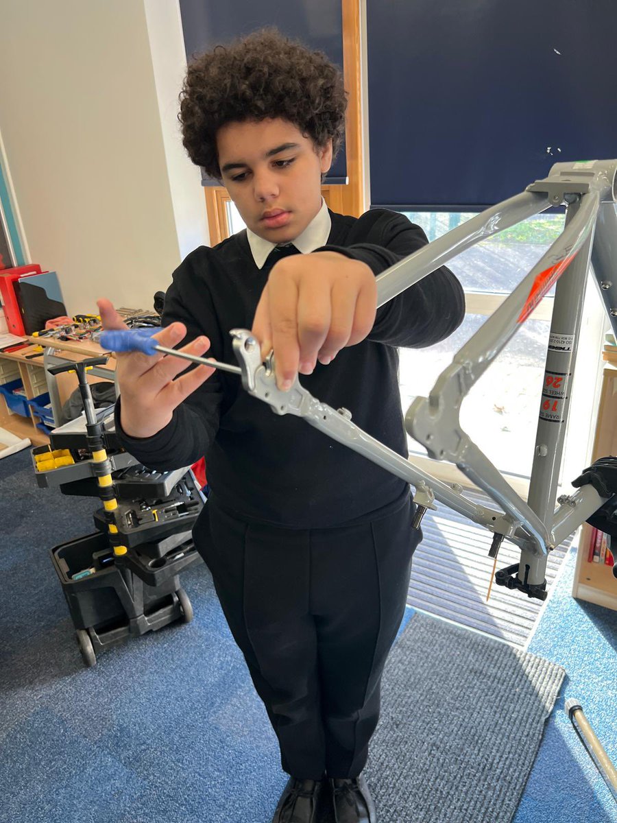 HaringeyLP's tweet photo. Another group of students took part in the brilliant #VeloBuild project this week. They are building bikes, learning about their maintenance & safe cycling. We’re already looking forward to next week! 🚲 #ThisIsAP @allthingsactiv1 https://t.co/5kSfY36cLX