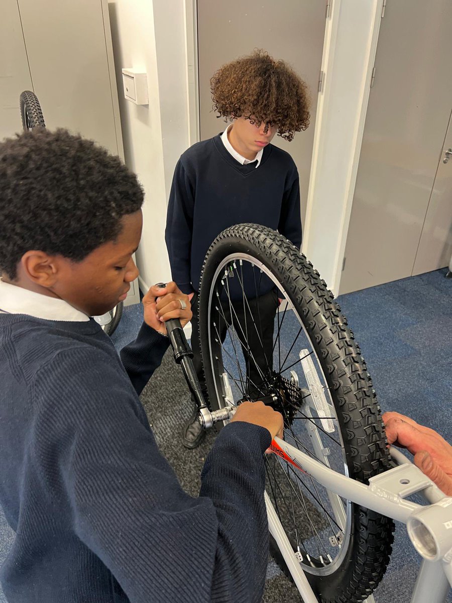 HaringeyLP's tweet photo. Another group of students took part in the brilliant #VeloBuild project this week. They are building bikes, learning about their maintenance & safe cycling. We’re already looking forward to next week! 🚲 #ThisIsAP @allthingsactiv1 https://t.co/5kSfY36cLX