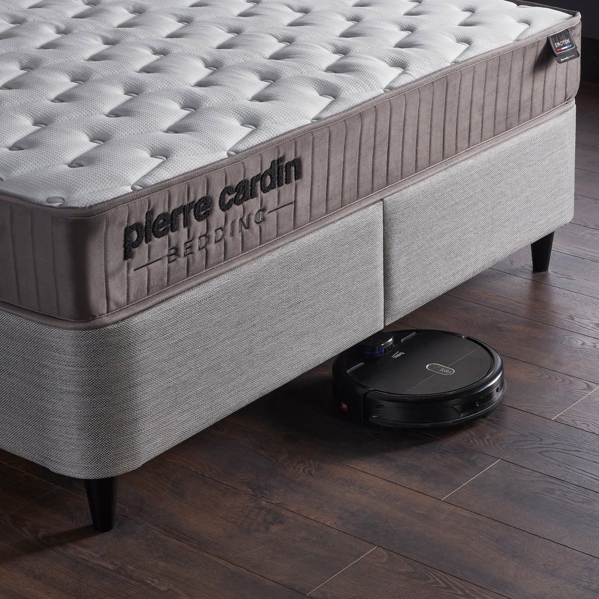 Yatak odanızın atmosferini zarif tasarımıyla zenginleştiren Emotion, doğa ve teknolojinin
ideal uyku ihtiyaçlarınızı karşılayacak şekilde tasarlanmış bir buluşmasıdır. Doğal termal
konfor sağlayan kumaşıyla uyku sırasında ekstra soft bir his yaşamanızı sağlar. 💤✨🌙😴