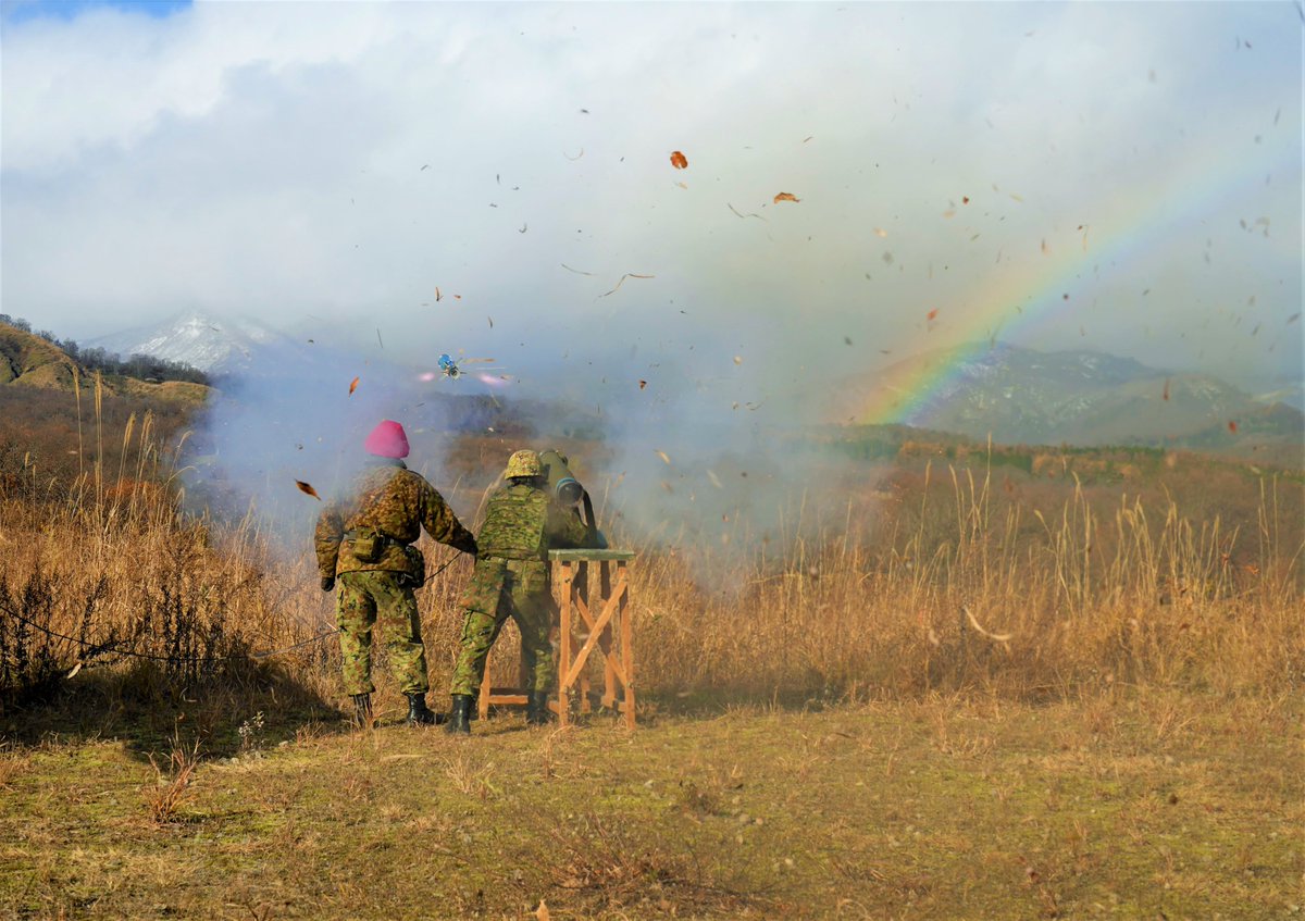 JGSDF_takada's tweet photo. 【第２普通科連隊】
連隊は、関山演習場において［０１式軽対戦車誘導弾］射撃を実施しました。
隊員は日頃の練成成果を活かし、射撃練度・戦闘能力の向上を図りました。
＃自衛隊
https://t.co/qAIPUGj7NU　募集リンクはこちら https://t.co/vpNsHL3pDj