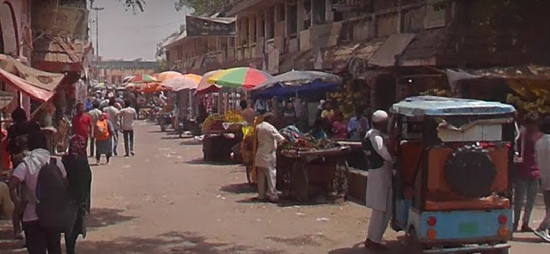 badassatron__'s tweet image. पूरे छपरा को बर्बाद करने के बाद इनलोगों ने अब रेलवे स्टेशन को भी नहीं छोड़ा, NSG-2 कैटेगरी में आने के बावजूद ये हाल है, चारों ओर अतिक्रमण और बदहाली।
बेसिक सुविधाए तक नहीं है और मेजर रीडेवलपमेंट के नाम पर पिछले 1.5 साल से टेंडर का ही इंतजार हो रहा है।(1)
@RailMinIndia @Saran_dm