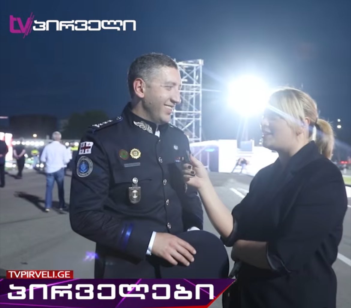 SamBayramova's tweet photo. So cute ❤️❤️ dignified police 👮♂️
Head of the Operational Planning Department of the #Georgian State Security Service, #Irakli #Shaishmelashvili, has resigned, before shared 🇬🇪🇪🇺 flags ✊
#Georgia #StandWithGeorgianPeople https://t.co/V7RyMPZFax