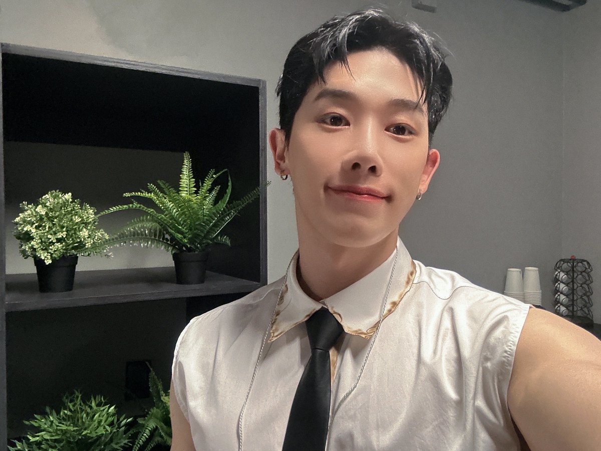 official__wonho's tweet photo. Today was so good. 
Thank you, Houston!

#원호 #WONHO
#WELCOMEBACK_WENEE https://t.co/Br6Tfpkhrw