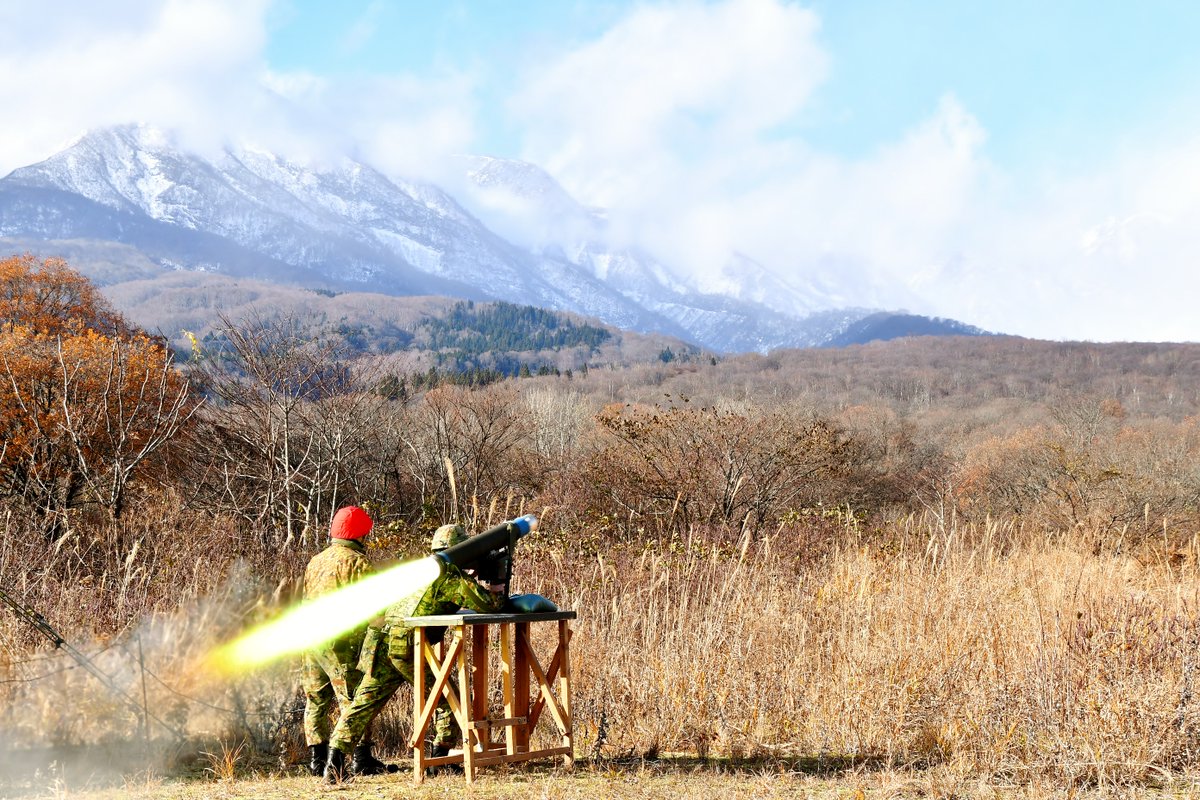 JGSDF_takada's tweet photo. 【第２普通科連隊】
連隊は、関山演習場において［０１式軽対戦車誘導弾］射撃を実施しました。
隊員は日頃の練成成果を活かし、射撃練度・戦闘能力の向上を図りました。
＃自衛隊
https://t.co/qAIPUGj7NU　募集リンクはこちら https://t.co/vpNsHL3pDj