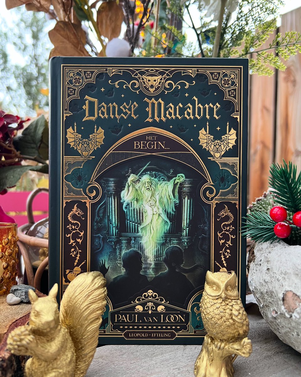 ‘Duister, bovennatuurlijk, soms iets te… echte daredevils in de bovenbouw lezen dit boek in het holst van de nacht!’ Onze <a href="/NaomiTekst/">Naomi Smits</a> las de nieuwe Paul van Loon <a href="/LeopoldBoeken/">Uitgeverij Leopold</a> 📚💪