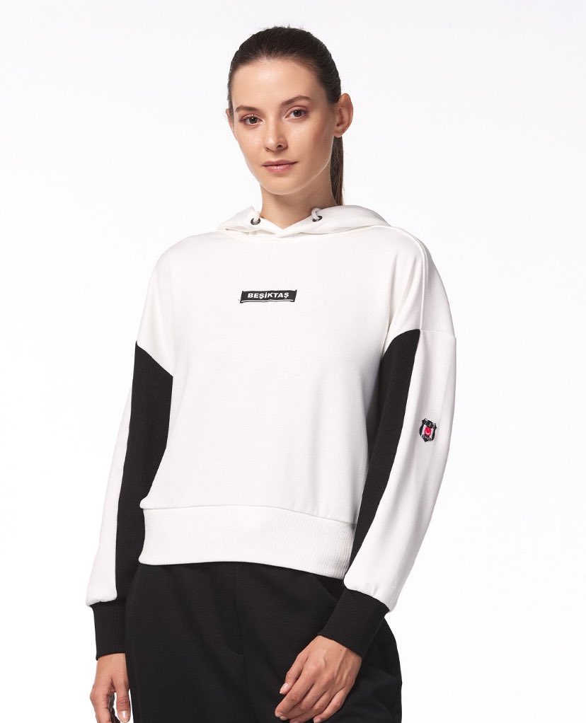 Şık tasarımlarla Beşiktaş JK Koleksiyonu’nu keşfet 🦅

#Beşiktaş #BJK
<a href="/BJKKartalYuvasi/">BJK Kartal Yuvası</a>