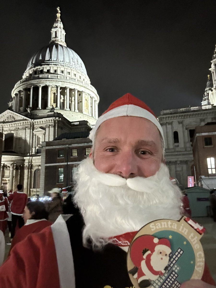 Great fun <a href="/SantainCity/">Santa in the City</a> <a href="/CAlexanderNHS/">Caroline Alexander</a> <a href="/ChesserAlistair/">Alistair Chesser</a> <a href="/Triciahandley/">tricia handley</a> <a href="/Barts_Charity/">Barts Charity</a> 
Tempted to grow a beard now 😂