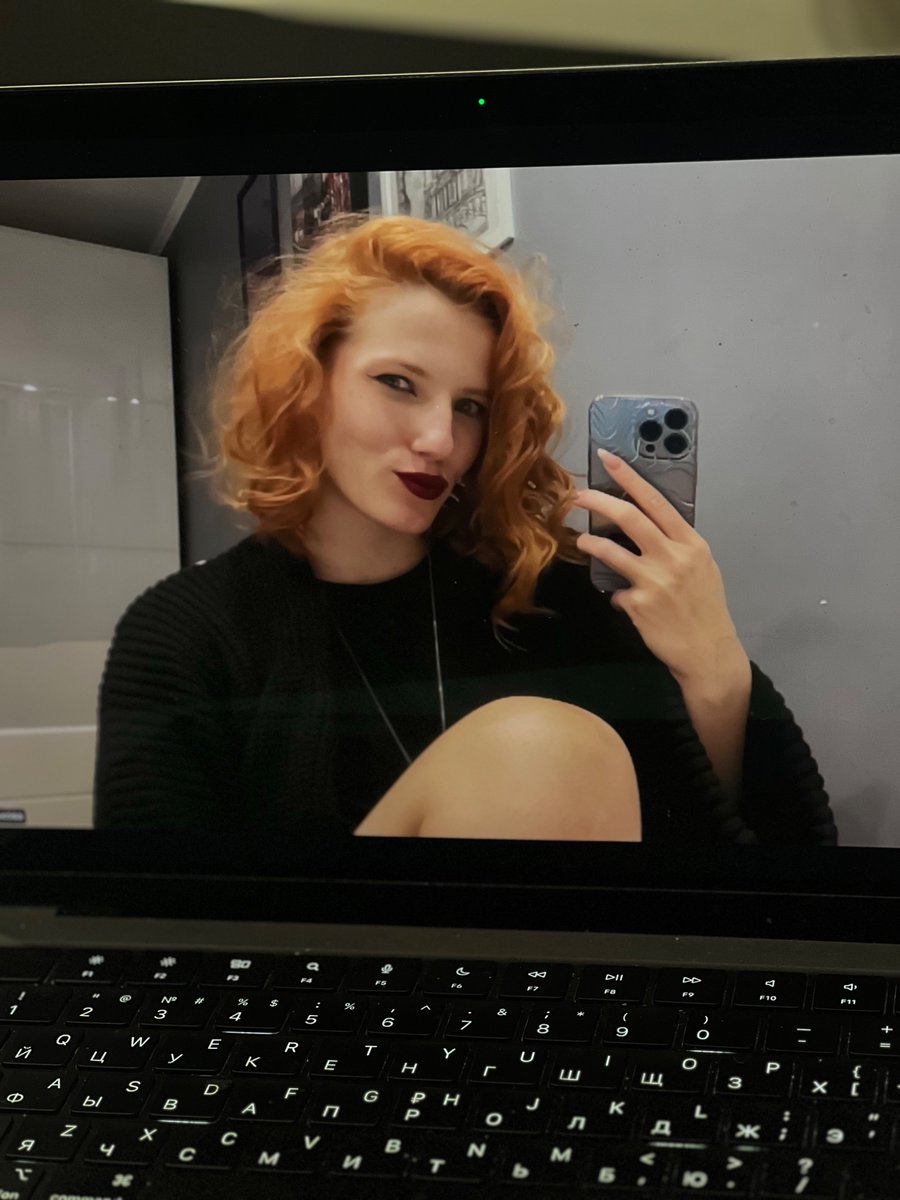 собрала вчера комплименты у всей своей клиентской базы, 

нет, ну а че, приходишь на сессию к психологу, а там ✨ОНА✨