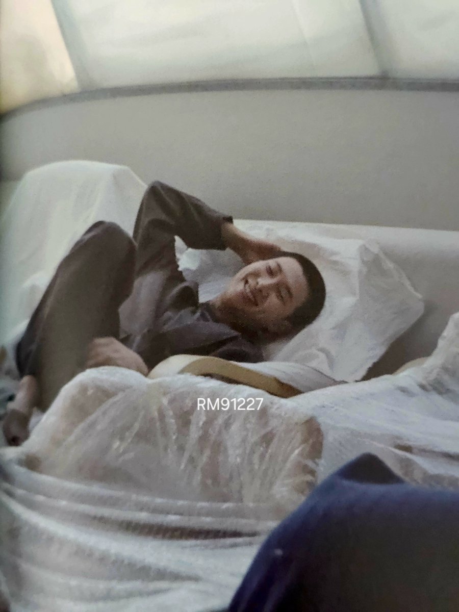 RM91227's tweet photo. #RightPeopleWrongPlace 프로그램북 https://t.co/g6EUotZZcC