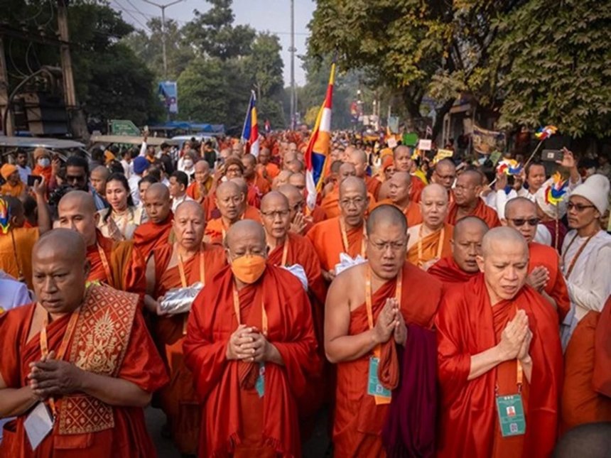 Buddhistdoor's tweet photo. BDG news: 19th International Tipitaka Chanting Ceremony Begins in Bodh Gaya
Read here: https://t.co/C77R7WRQP8
#buddhism #ibc #india #bodhgaya #bihar #mahabodhi #buddha #buddhistchanting #pali #tipitaka #palicanon https://t.co/78XMnPugiA
