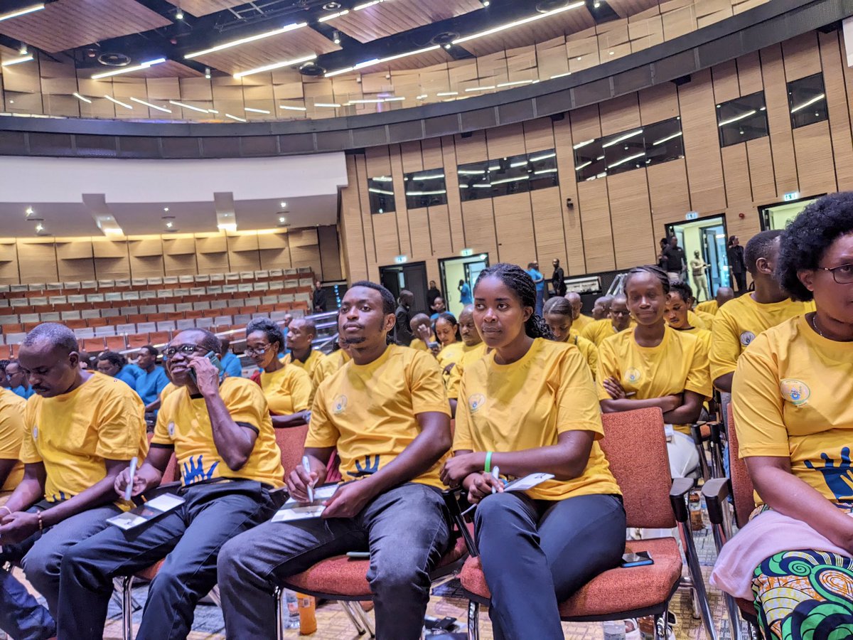 Ben_alpha1's tweet photo. #Happyinternationalvolunteerday 
Volunteers embody the best of humanity. On this important day, let's draw inspiration from their example, and resolve to do our part to help shape a better world for all. 
@CorpsAfricaRda 
@USAID 
@WorldVision https://t.co/pbRrbd9iPs
