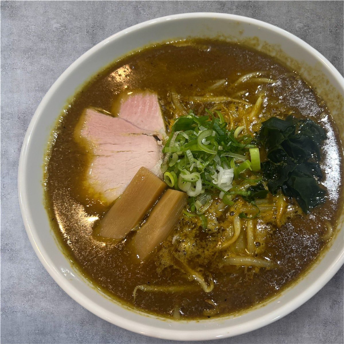 syodaiyoshimoto's tweet photo. よしもと夜の部17時からです！
哲神通し営業中🈺
よしもとでは限定も始まり、哲神ではカレーラーメン、餃子も始まり、ウォルトも始まりました！
当店は沢山の方々に満足していただけるように日々努力を怠りません。
夜も両店舗お待ちしております〜！
ウォルトでのご注文も是非🍜 https://t.co/GTjOcX0eWt