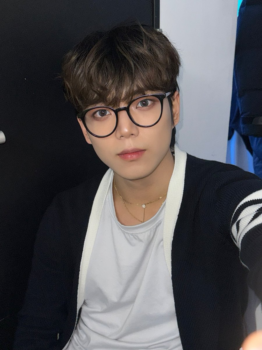LUPITER_'s tweet photo. 안경썼시호🤓
メガネをかけました🤓
#유피테르 #시호
#LUPITER #siho
#シホ https://t.co/ipyX16HwNL
