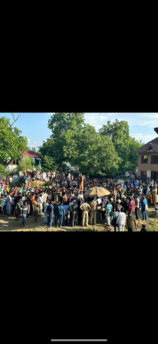 khanfaisal744's tweet photo. Proud feeling #amaran #AmaranEpicBlockBuster #AmaranMajorSuccess . Line production Kashmir @ValeMystic (mysticvaleproductions) . One of the toughest projects I have ever worked on. Feels so good to see your name in the starting . Please do watch streaming on Netflix now https://t.co/RSDY58oUxN