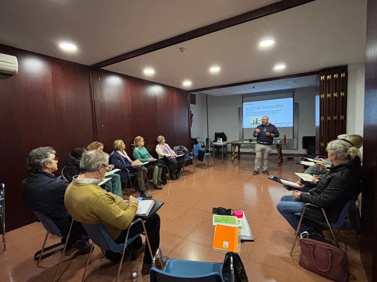 Red Humanizar Final de Vida y Soledad tweet media