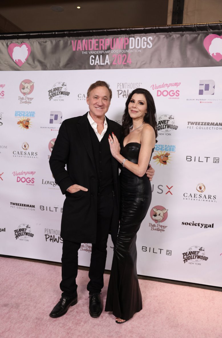 alexisjoyvipaccess (@alexisjoyvipacc) on Twitter photo VIPAccessEXCLUSIVE: #RHOC Star <a href="/HeatherDubrow/">Heather Dubrow</a> And #Botched Star <a href="/DrDubrow/">Terry Dubrow M.D.,</a> Talk About Supporting The Vanderpump Dog Foundation At The 6th Annual Gala In Their Interview With AlexisJoyVIPAccess! alexisjoyvipaccess.com/2024/12/04/hea… (<a href="/BotchedTV/">Botched</a> #HeatherDubrow #TerryDubrow)
📸: <a href="/VanderpumpDogs/">Vanderpump Dogs</a> VIPAccessEXCLUSIVE: #RHOC Star <a href="/HeatherDubrow/">Heather Dubrow</a> And #Botched Star <a href="/DrDubrow/">Terry Dubrow M.D.,</a> Talk About Supporting The Vanderpump Dog Foundation At The 6th Annual Gala In Their Interview With AlexisJoyVIPAccess! alexisjoyvipaccess.com/2024/12/04/hea… (<a href="/BotchedTV/">Botched</a> #HeatherDubrow #TerryDubrow)
📸: <a href="/VanderpumpDogs/">Vanderpump Dogs</a>