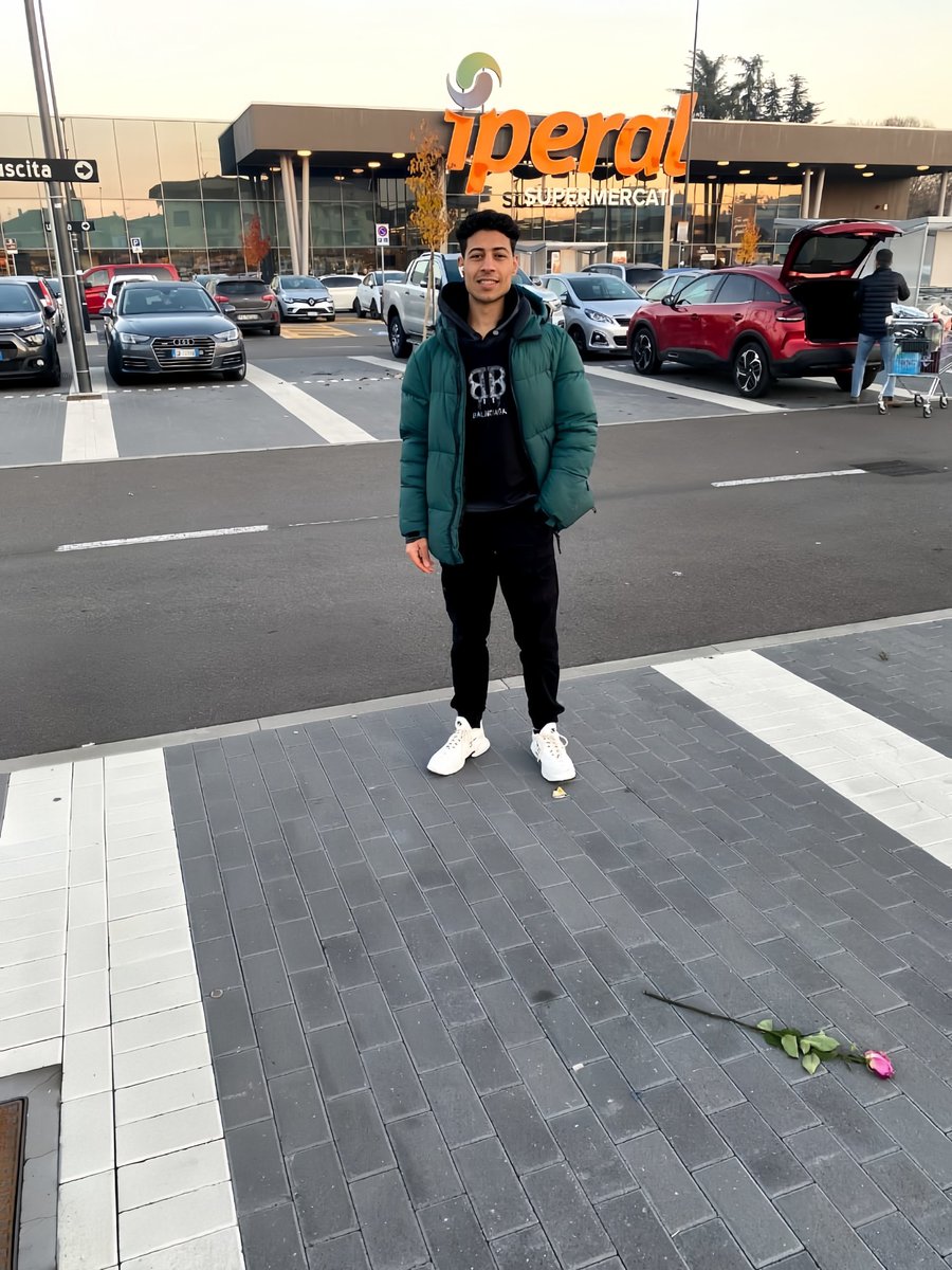 3yaaad98's tweet photo. Officially 26 ✨
اللهم إني أستودعك عاما مضى فاللهم ما مضى من عمري نقه من الذنوب وتقبله عندك بالمغفرة، سنة جديدة من عمري يا رب اكتب لي الخير والسعادة فيها وأستودعك آمالا معلقة بك فاكتب لها الفرج وخطى في سبيلك فوفقني فيها وما هو آت ارزقني فيه برًا وخيرًا وتوفيقًا وهداية ورشدًا ✨✨ https://t.co/B2d9OxZwaw