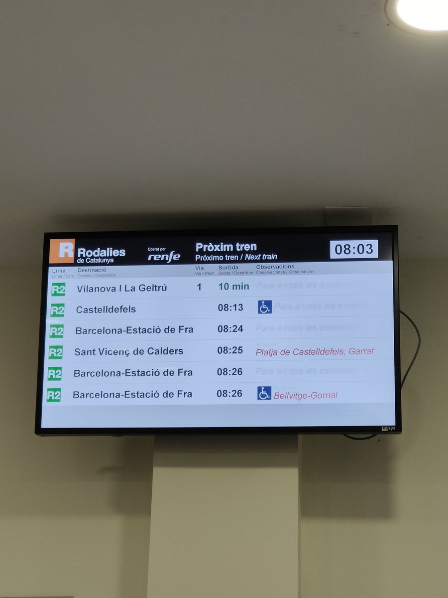 pattrip15's tweet photo. @rod2sudcat  
El que diu el canal de difusió de rodalies vs. el que ens trobem a la pantalla de l'estació de Gavà en hora punta... Més de 20 minuts sense que passi cap tren cap a Barcelona, quina vergonya. https://t.co/EWVfafD8GE