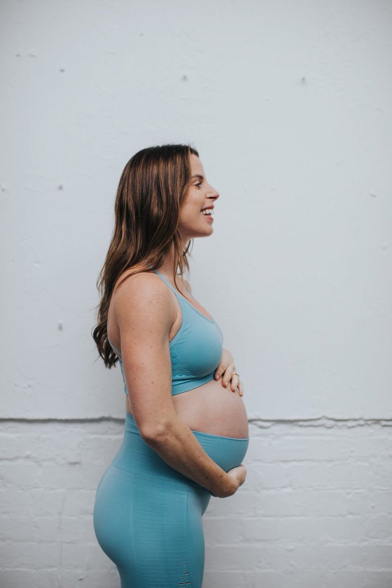 LoBeautylife's tweet photo. Supporting a pregnant friend? 🤰 During pregnancy: invite them out, surprise with classes, or help with baby prep. After baby arrives: offer walks, naps, meals, or a class date. Small gestures mean everything! 💕 #PregnancySupport #Friendship https://t.co/NLzXS3zaeF