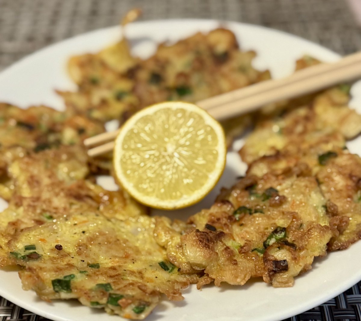 iamneelie09's tweet photo. Crabstick Jeon, 맛살전, MatSalJeon in korean.
#experimentinginthekitchen
#koreandish https://t.co/0hmIY4xltW