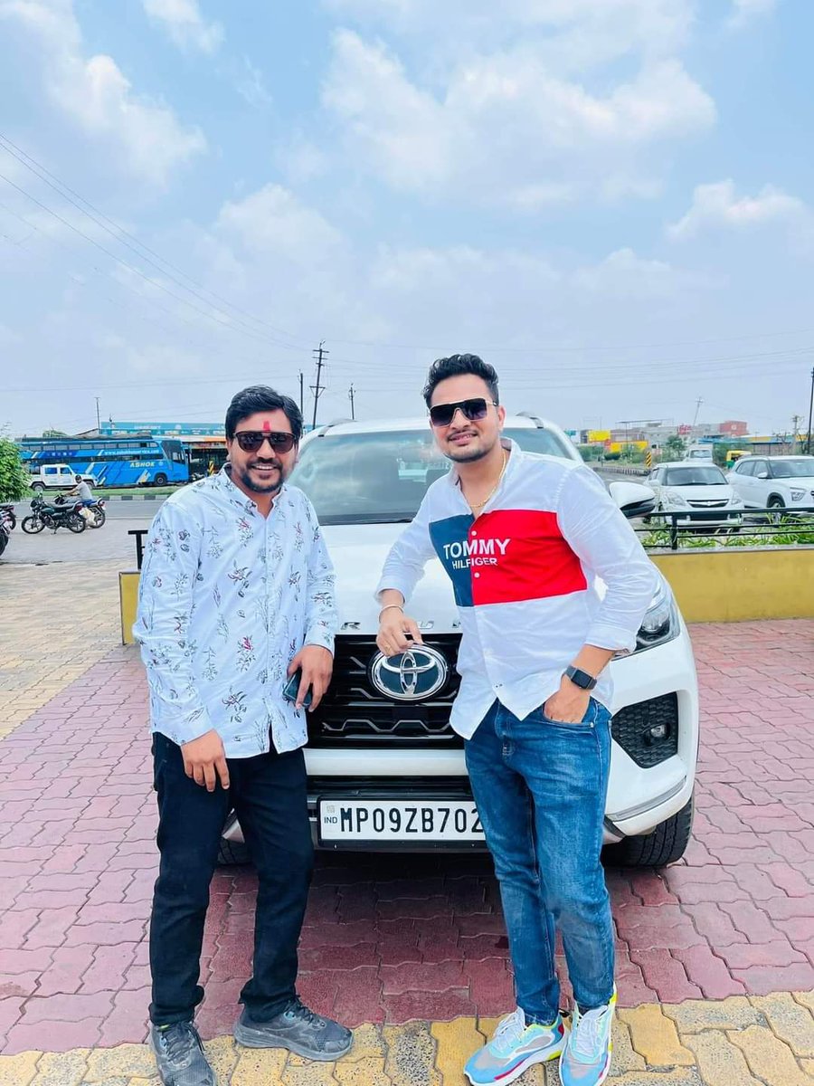 mohit05sharma's tweet photo. प्रिय मित्र,बड़े भाई @shubh88888 जी को जन्मदिन की हार्दिक बधाई एवं शुभकामनाएं। https://t.co/EK9vdoCG8q