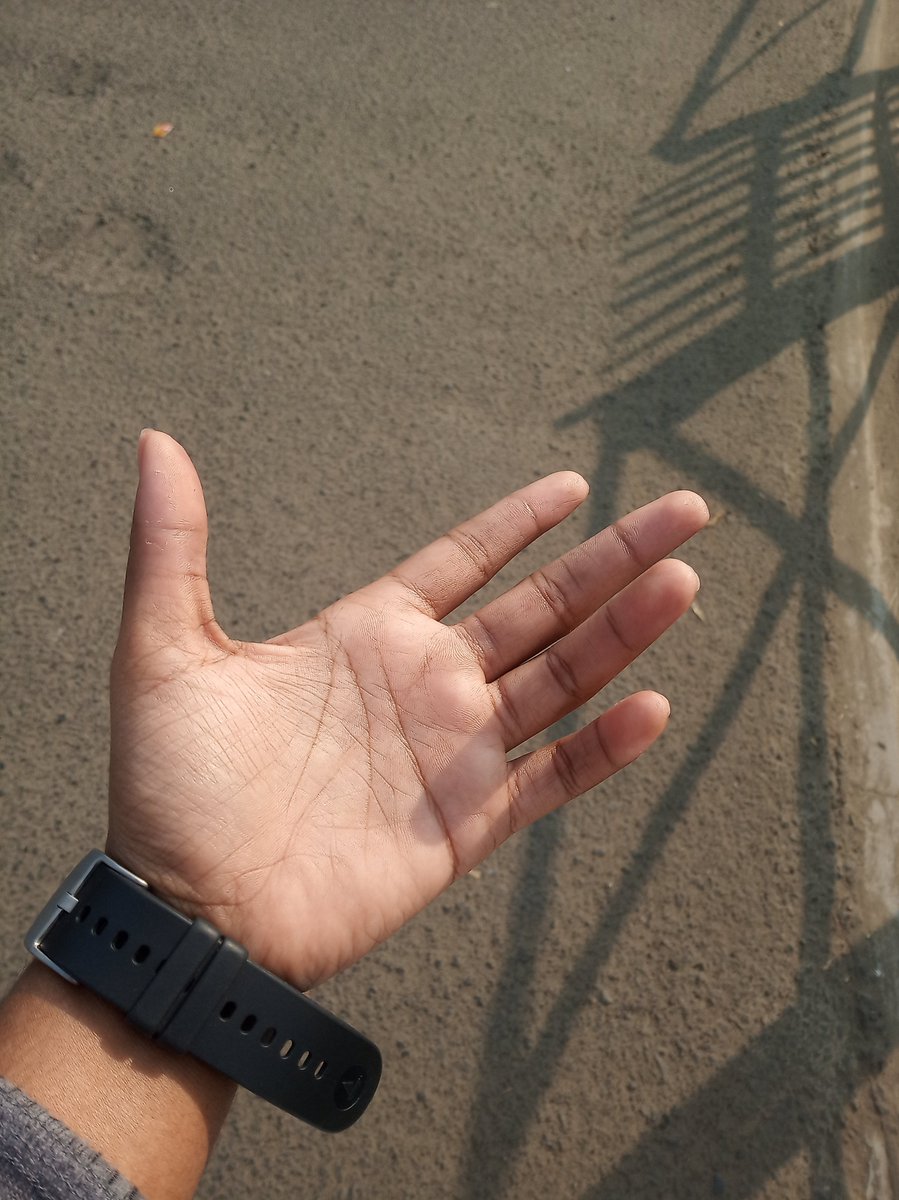 apur_aparna12's tweet photo. Dhoop se kuch zyada
Dawa se kuch kum
Dua sa hain kuch toh
Dil se bhi hain kuch narm
Dahek ta saa shola nahi
Dukh jaisa bhi sheetal nahi
December ki hain lau meri
Dhun jaisi koi saadgi bhaari
💛
#WinterRays https://t.co/DSSR7Z09B7
