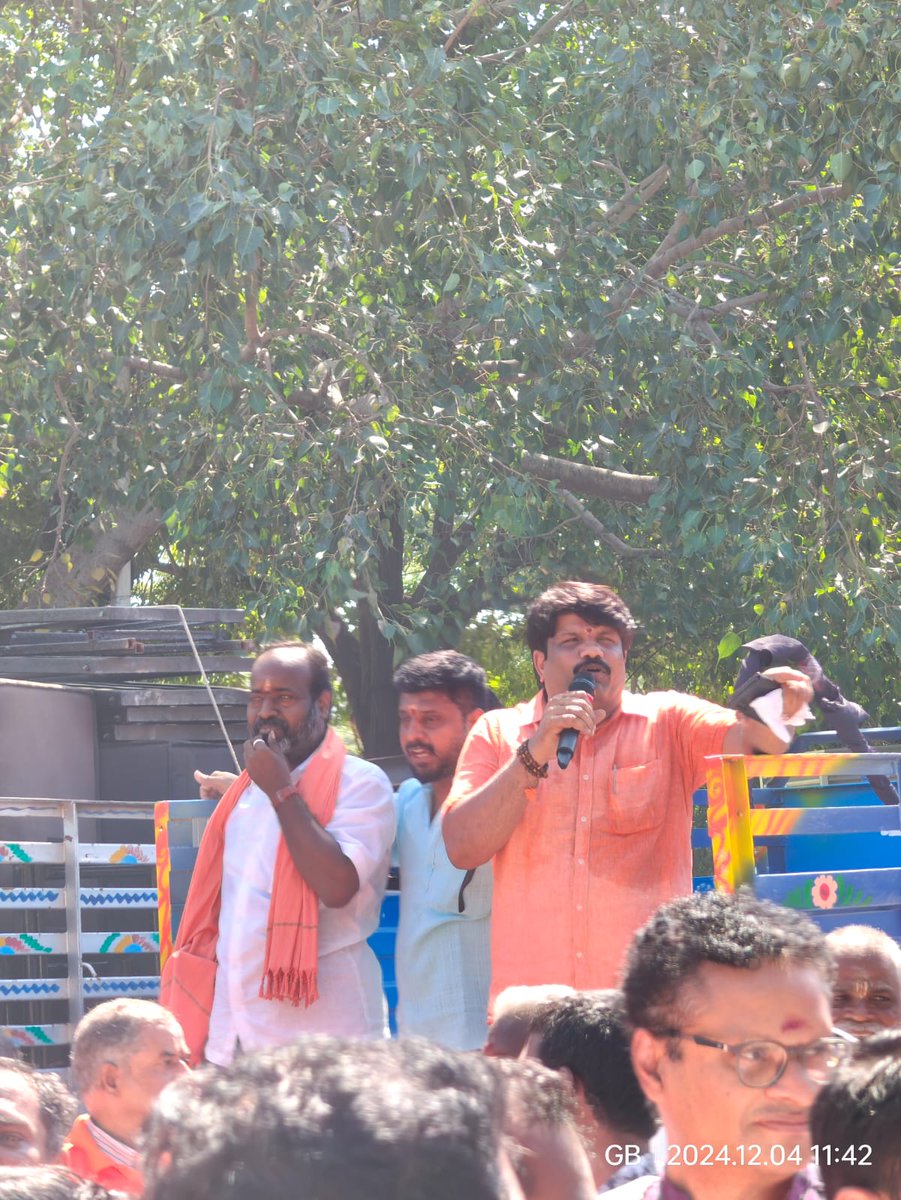 elangovan_HM's tweet photo. வங்கதேச இந்துக்களின் மீதான இனப் படுகொலையை கண்டித்து சென்னையில் வங்கதேச ஹிந்து உரிமை மீட்பு குழு சார்பில் நடைபெற்ற கண்டன ஆர்ப்பாட்டம்.
ஆர்ப்பாட்டத்திற்கு அனுமதி மறுத்து கைது செய்த திராவிட மாடல் அரசின் காவல்துறை.
#AntiHinduDMK
#AllEyesonBangladeshHindus https://t.co/oKvjldlWgq
