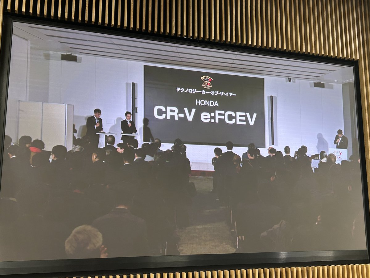japan_coty's tweet photo. テクノロジー・カー・オブ・ザ・イヤーはホンダCR-V e:FCFVです！
#CR-V #日本カー・オブ・ザ・イヤー https://t.co/ohoWooz10o