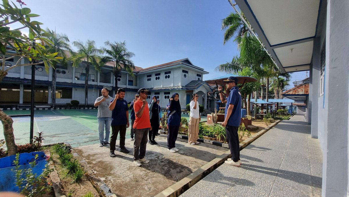 Jean_Voin_'s tweet photo. Jumat(08/11), Jean Voin Pattikawa,S.Pi, luhkan kota Sorong  bersama penyuluh lain mengikuti apel pagi dan persiapan jumat bersih di lingkup POS Penyuluh kota Sorong di SUPM Sorong 
#GiatLuhkanSatminkalAmbon
#luhlapor https://t.co/IEXuZpX8hf