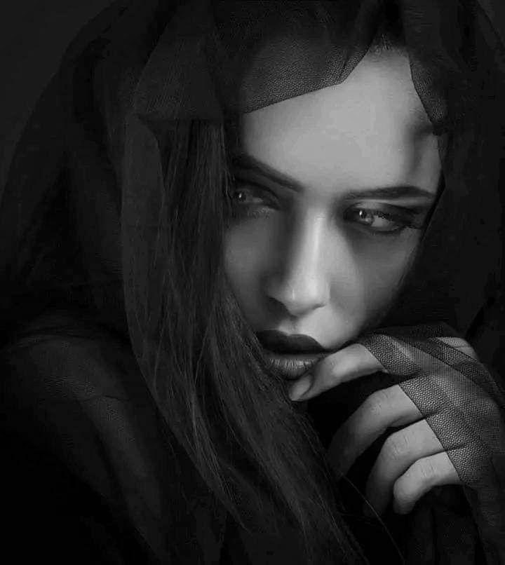 يُوجَدُ فيِ عَقْلِيِ..
افْكَارٌ كَثيِرة..كُلُّها تُؤَّدي..
إلىَ.....خَطْفك…