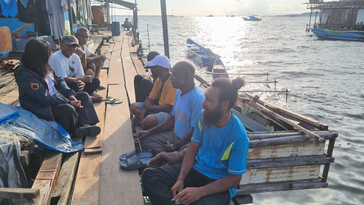 Jean_Voin_'s tweet photo. Rabu (13/11), Jean Voin Pattikawa,S.Pi, luhkan kota Sorong melakukan kunjungan pelaku utama perikanan guna menindak lanjutin pembagian SKPI dan SKN bagi nelayan
#GiatLuhkanSatminkalAmbon
#luhlapor https://t.co/TqEYW2nqUX