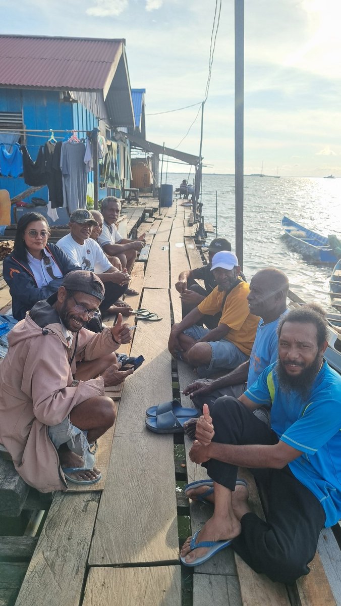 Jean_Voin_'s tweet photo. Rabu (13/11), Jean Voin Pattikawa,S.Pi, luhkan kota Sorong melakukan kunjungan pelaku utama perikanan guna menindak lanjutin pembagian SKPI dan SKN bagi nelayan
#GiatLuhkanSatminkalAmbon
#luhlapor https://t.co/TqEYW2nqUX