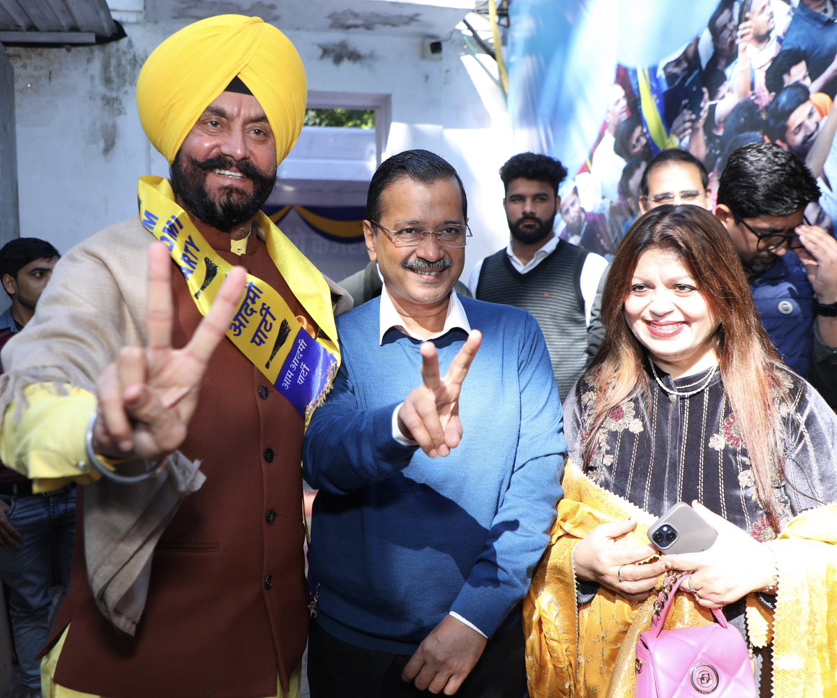 आज माननीय Arvind Kejriwal <a href="/ArvindKejriwal/">Arvind Kejriwal</a> जी की उपस्थिति में AAM AADMI PARTY <a href="/AamAadmiParty/">AAP</a> Join करी । जय हिन्द 🇮🇳

#JSSHUNTYJOINSAAP #AAP #ArvindKejriwal #jsshunty