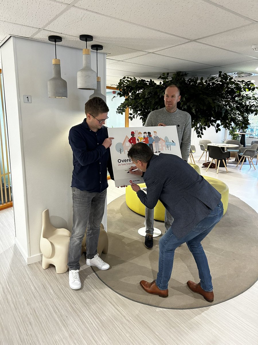 Trots dat we als <a href="/VanWijnenGroep/">Van Wijnen</a> de samenwerking met de <a href="/dehuismeesters/">De Huismeesters</a> voort kunnen zetten in de Oranjewijk in Groningen. Samen verbeteren en verduurzamen we hier in totaal 344 woningen. #samenbouwenaanruimtevooreenbeterleven