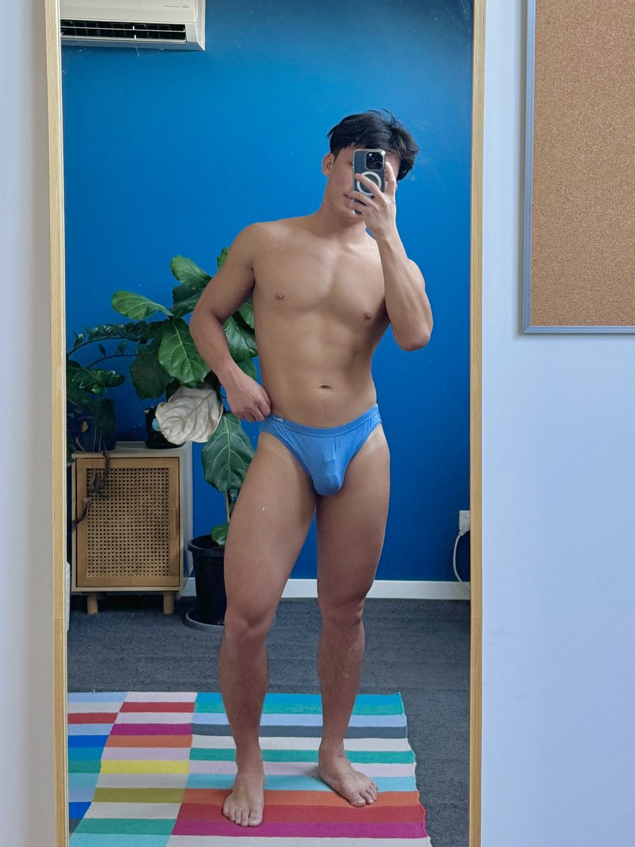 Talopy2's tweet photo. Would you like me as A or B? 🥺👉🏻👈🏻 https://t.co/f2xIcHgDLb