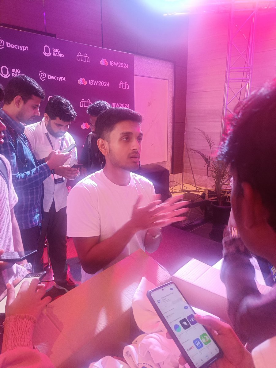 akshatyaps's tweet photo. Loving the vibe over here
#Coinbased
#Indiaonchain
#Basedindia
#BasenameAtIBW https://t.co/3nApW78TIO
