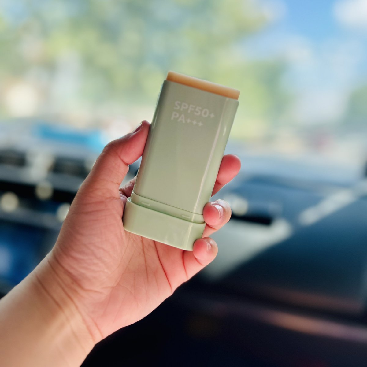 LhyzieBongon's tweet photo. Protect your skin from the harmful rays of the sun with the @voynoon My So Smooth Sun Stick.
Get yours now at @hicharis_official -> https://t.co/ug4KTGIiMS 🛒
#charis #voynoon #charisceleb #sunscreen #sunstick #voynoonsunstick #skincare https://t.co/kJspUzU2RX
